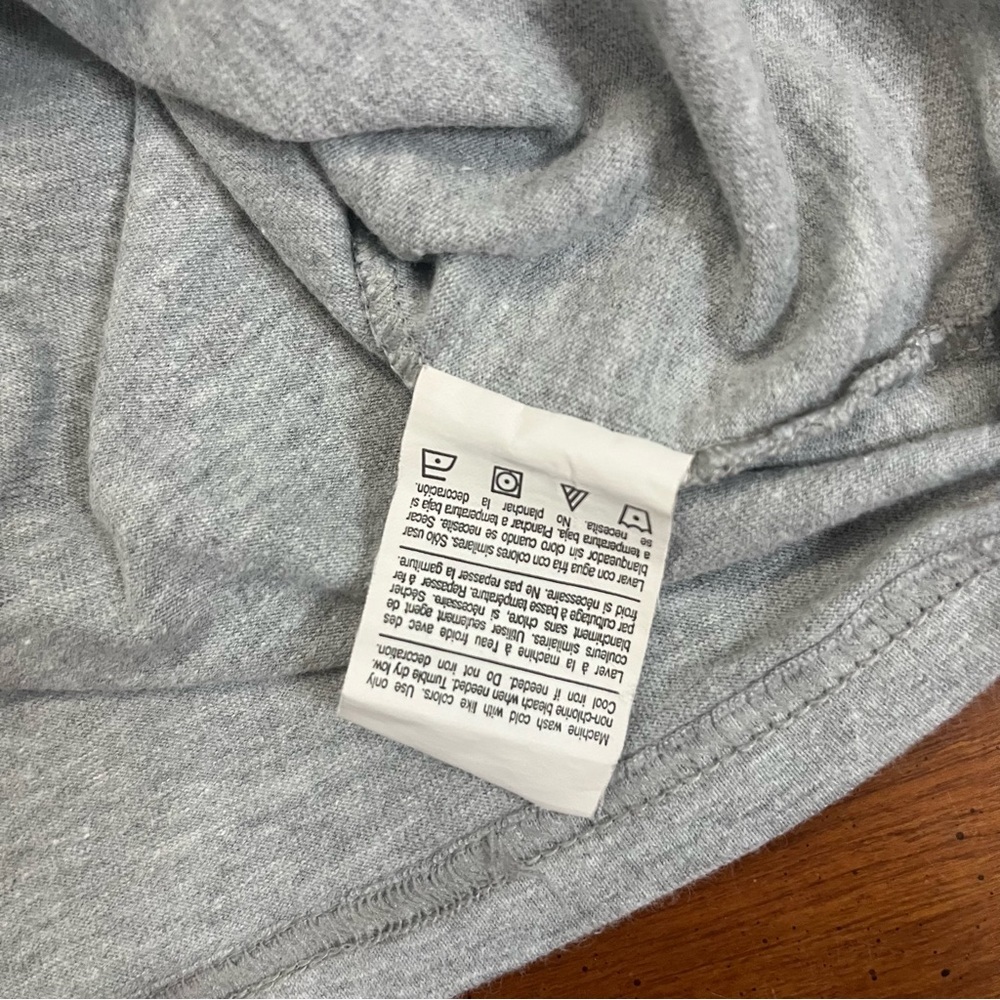 🎃 Disney Nightmare Before Christmas Seasons Screamings Tee Gray Small - Picture 5 of 6